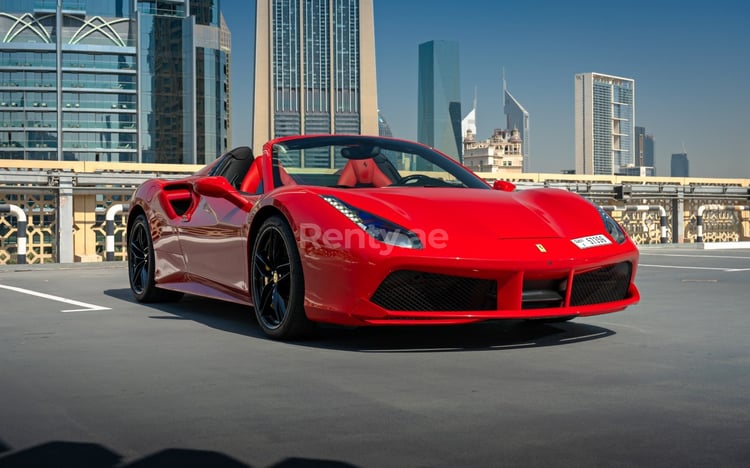 Rouge Ferrari 488 Spyder en location à Dubai