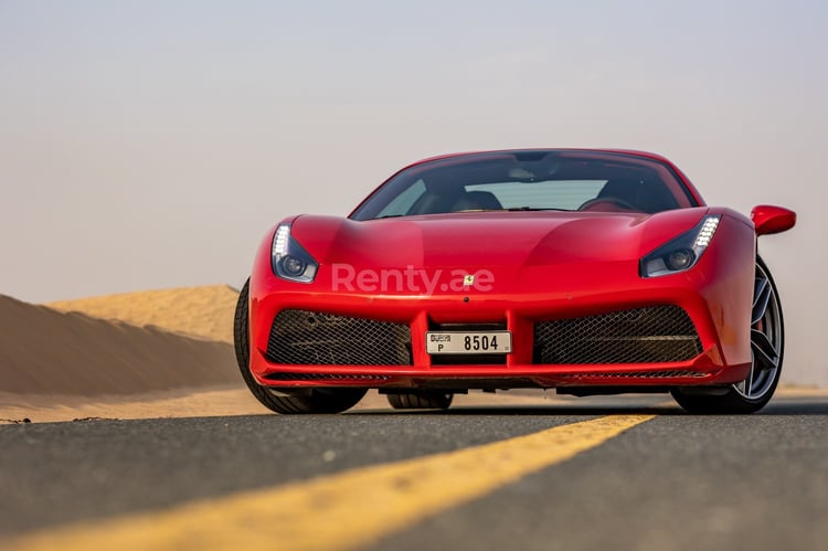 Rouge FERRARI 488 SPIDER en location à Sharjah 1