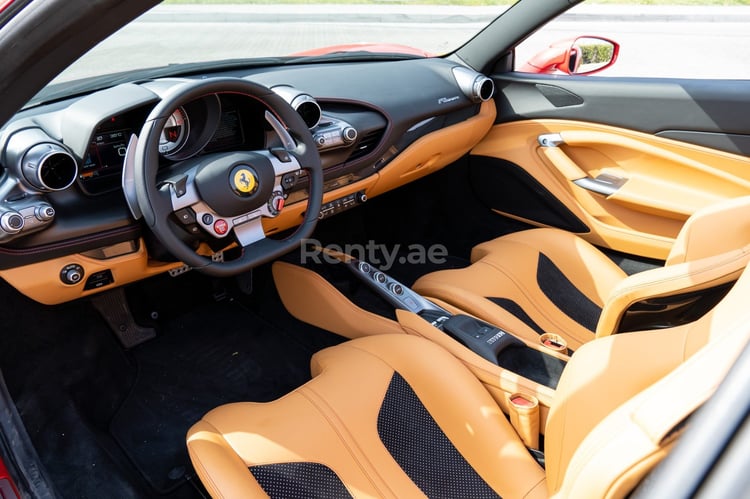 Rosso Ferrari F8 Tributo Spyder in affitto a Abu-Dhabi 7