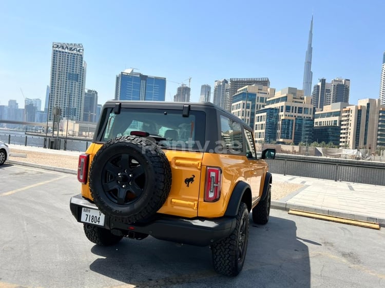 Jaune Ford Bronco Wildtrak 2021 en location à Sharjah 0