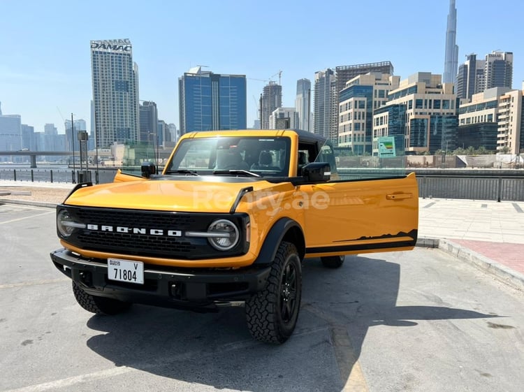 在迪拜租赁黄色 Ford Bronco Wildtrak 2021 4