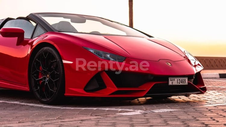 Rot Lamborghini Evo Spyder zur Miete in Dubai 2