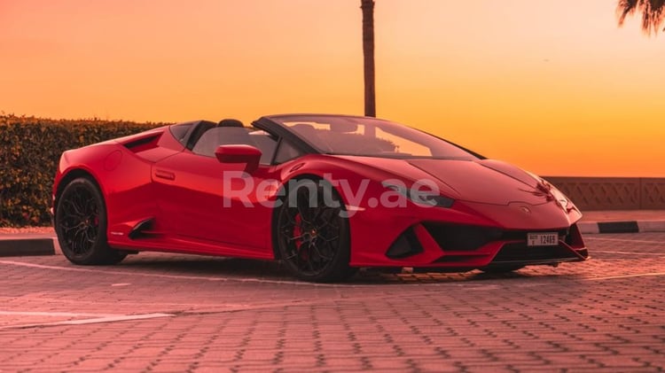 rojo Lamborghini Evo Spyder en alquiler en Abu-Dhabi 4