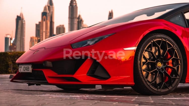 rojo Lamborghini Evo Spyder en alquiler en Abu-Dhabi 8