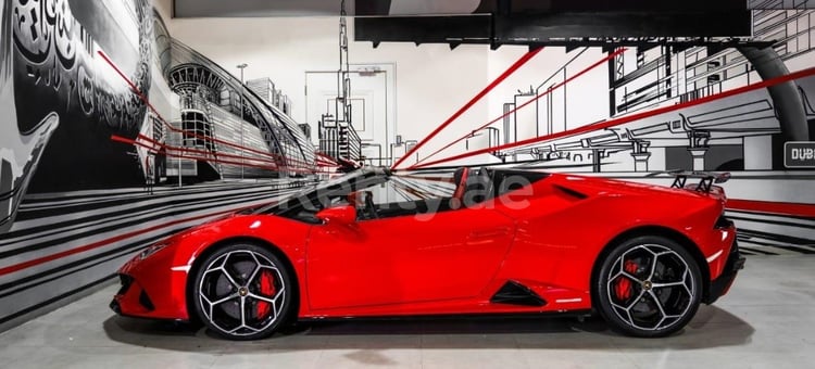 Rosso Lamborghini Evo spyder in affitto a Dubai 2