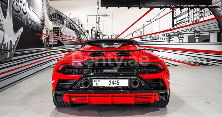 Rot Lamborghini Evo spyder zur Miete in Dubai 3