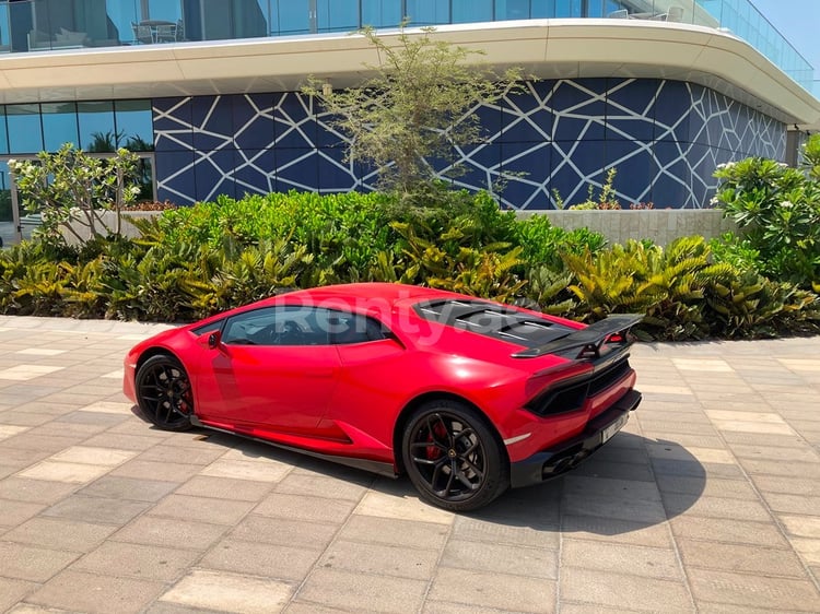 rojo Lamborghini Huracan LP-610 en alquiler en Dubai 1