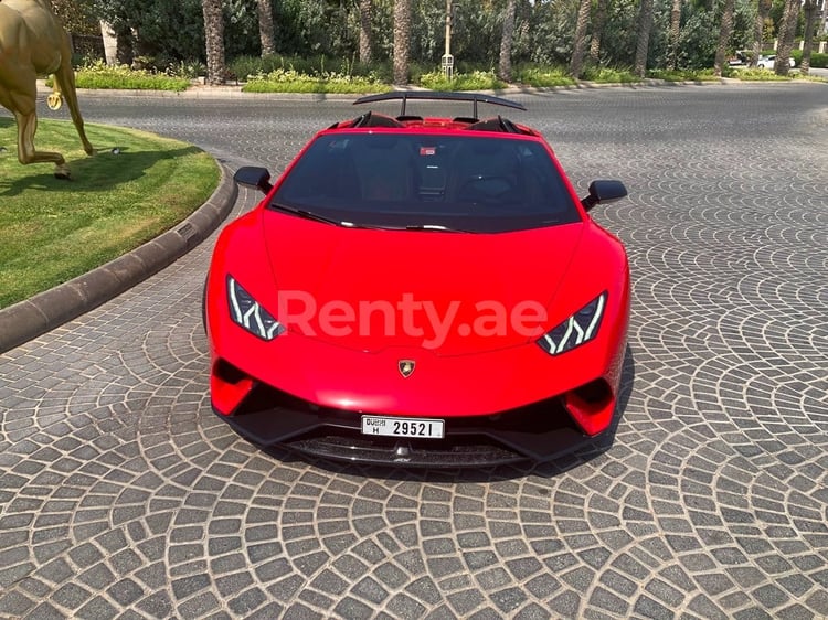 在迪拜租赁红色 Lamborghini Huracan Performante Spyder 3