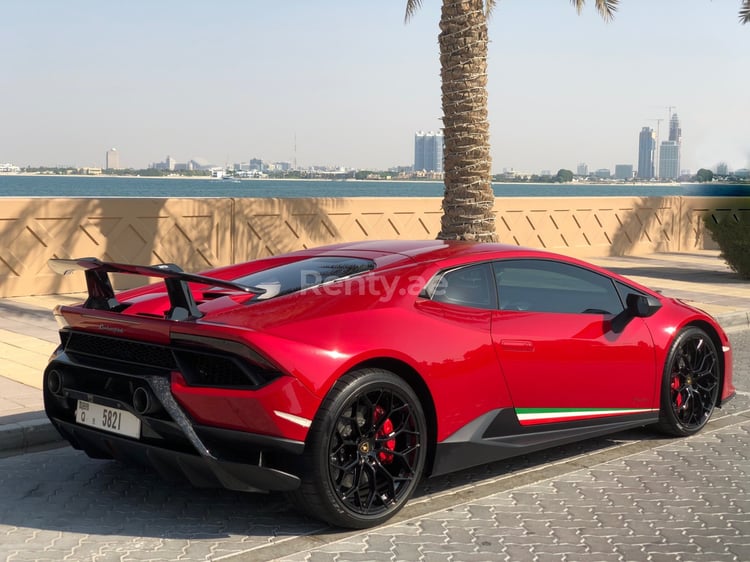 Rot Lamborghini Huracan Performante zur Miete in Dubai 0