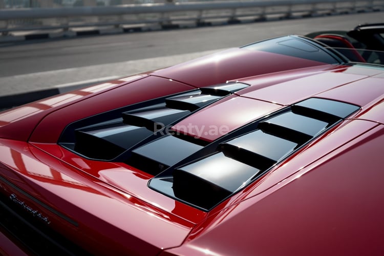 Rosso Lamborghini Huracan Spyder in affitto a Dubai 6