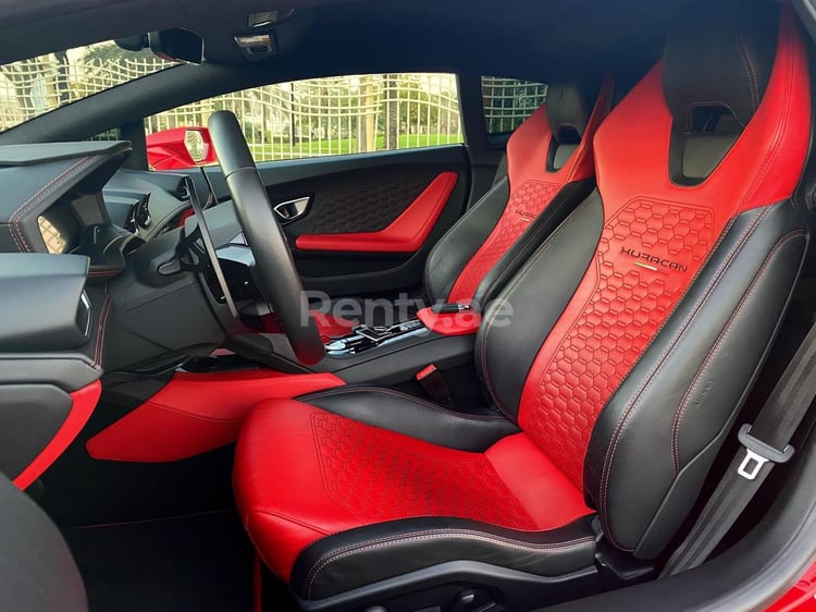 Rot Lamborghini Huracan zur Miete in Dubai 2