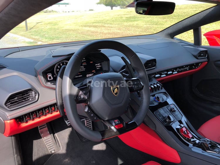 Rosso Lamborghini Huracan in affitto a Abu-Dhabi 4