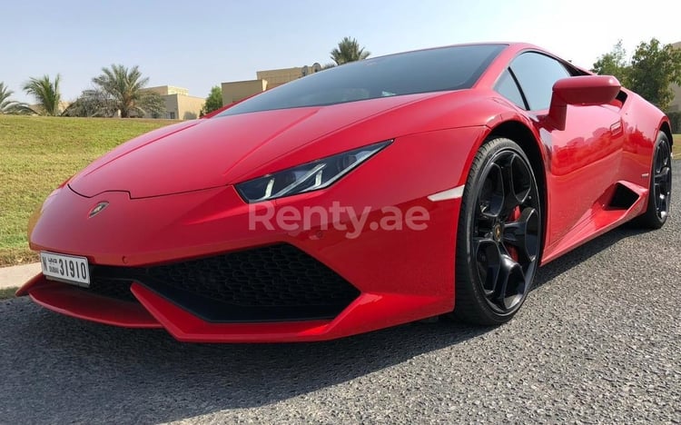 rojo Lamborghini Huracan en alquiler en Abu-Dhabi