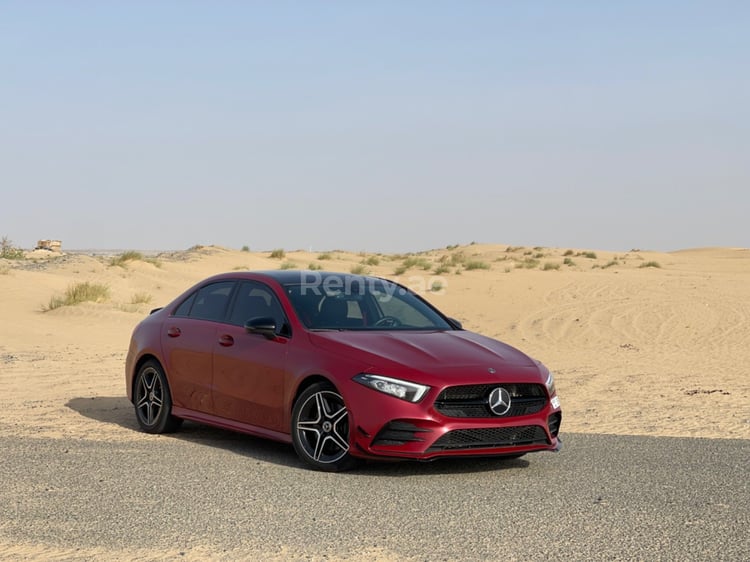 Rouge Mercedes A Class AMG en location à Dubai 2