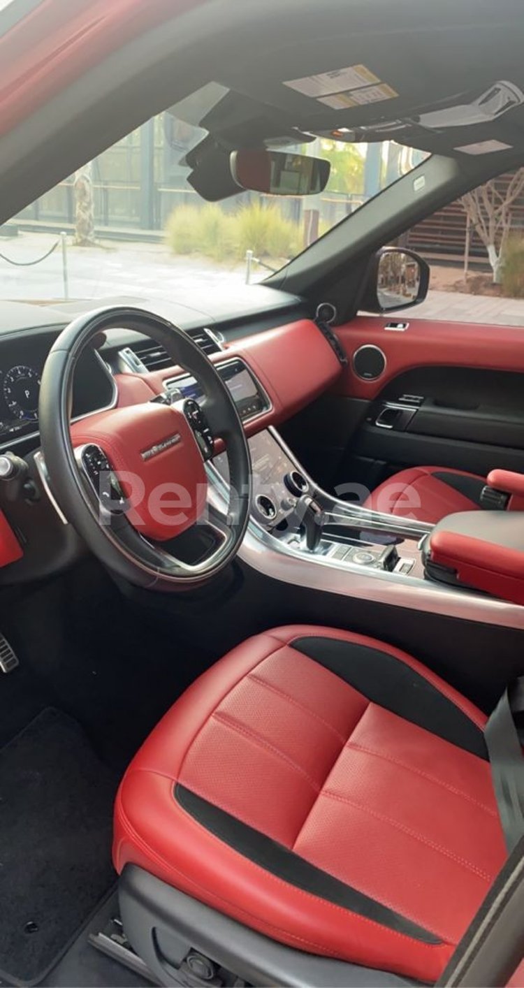 Красный Range Rover Sport  Autobiography в аренду в Абу-Даби 2