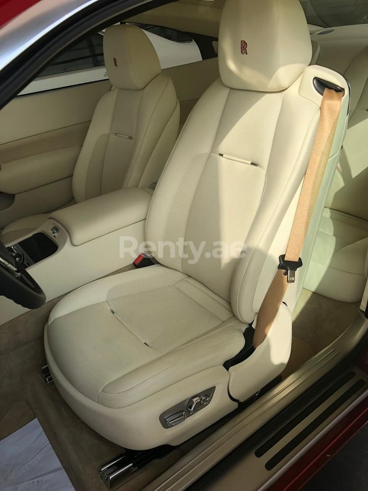 Rot Rolls Royce Wraith zur Miete in Sharjah 6