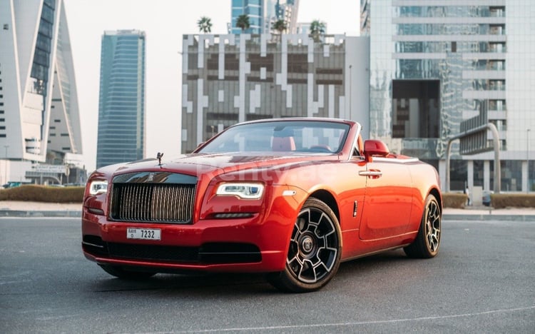 Rosso Rolls Royce Dawn Black Badge in affitto a Sharjah