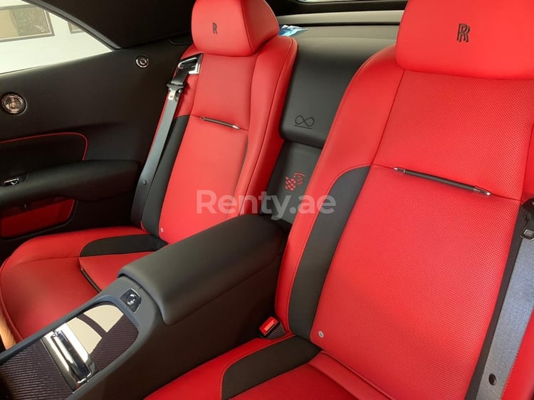 rojo Rolls Royce Dawn en alquiler en Abu-Dhabi 4