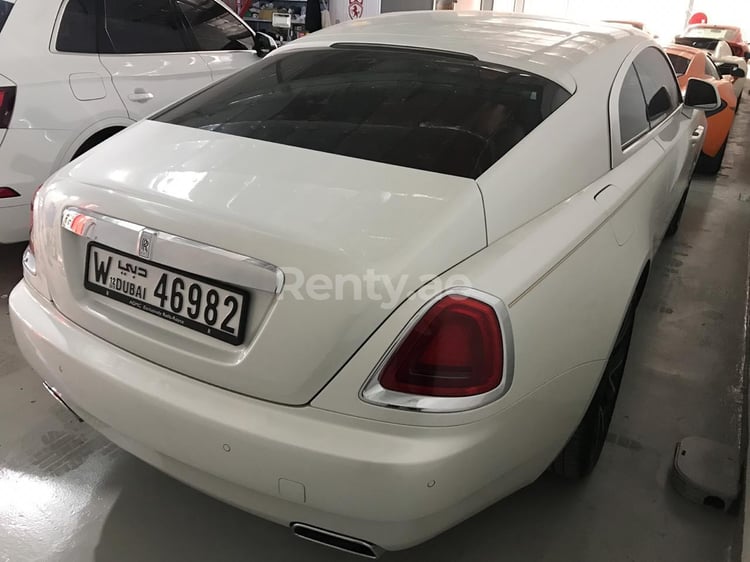 Белый Rolls Royce Wraith в аренду в Абу-Даби 2