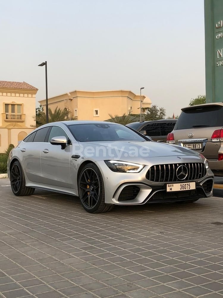 Серебристо-серый Mercedes AMG GT63s в аренду в Абу-Даби 0