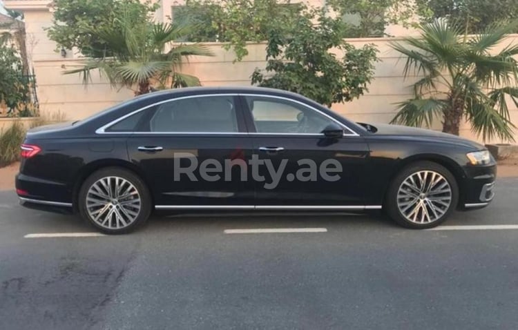 Negro Audi A8 en alquiler en Abu-Dhabi 2