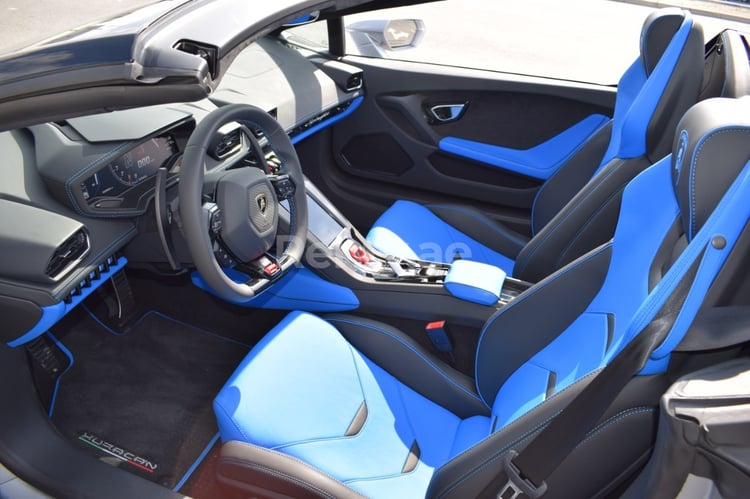 فضة Lamborghini Evo Spyder للإيجار في دبي 5