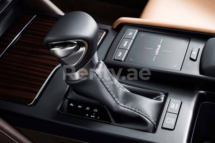 فضة Lexus ES Series للإيجار في أبو ظبي 12