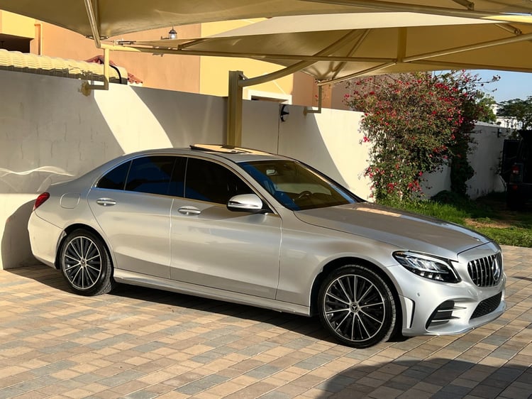 Silber Mercedes C Class C43 AMG KIT zur Miete in Dubai 1