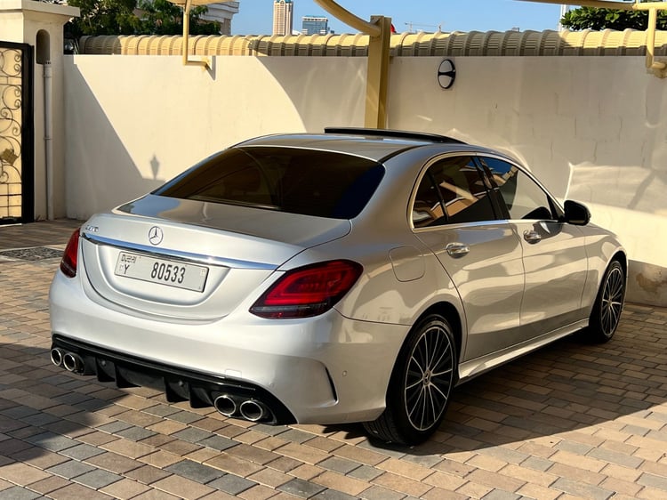 Silber Mercedes C Class C43 AMG KIT zur Miete in Abu-Dhabi 2