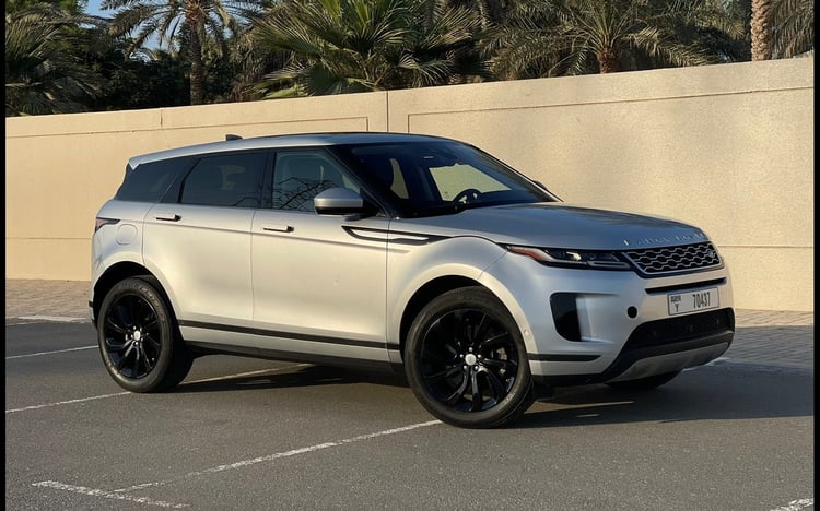 Silber Range Rover Evoque zur Miete in Sharjah