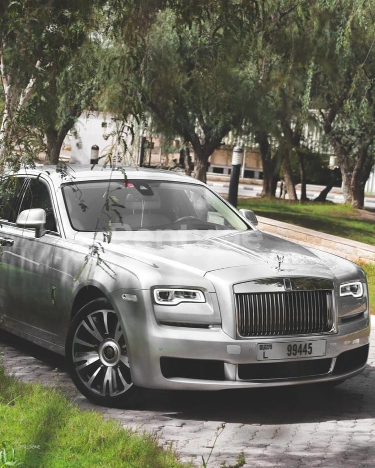 Argento Rolls Royce Ghost in affitto a Dubai 9