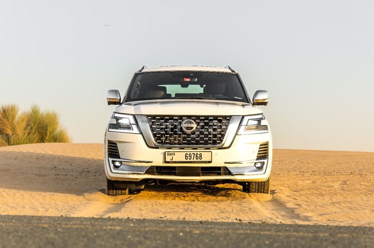 Белый 2021 Nissan Patrol Platinum в аренду в Дубай 0