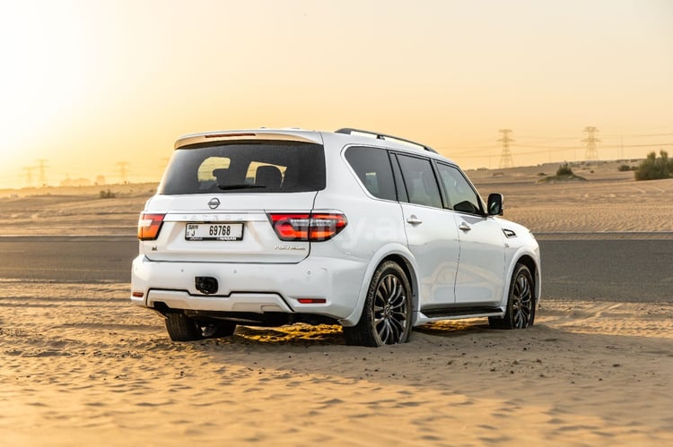 Белый 2021 Nissan Patrol Platinum в аренду в Дубай 4