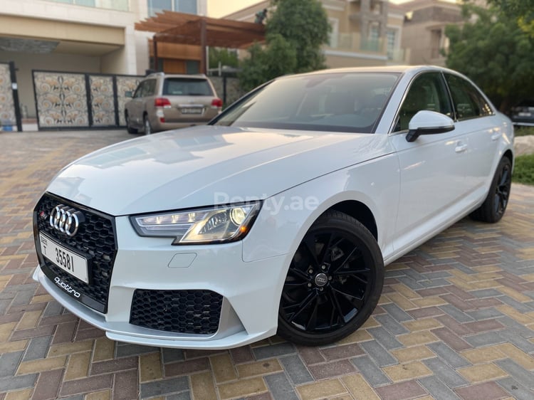 Blanco Audi A4 RS4 Bodykit en alquiler en Abu-Dhabi 2