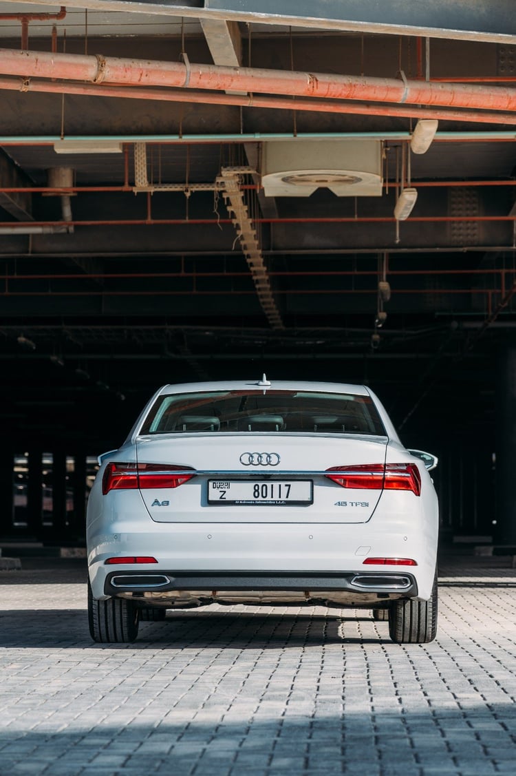 Weiß Audi A6 zur Miete in Dubai 2