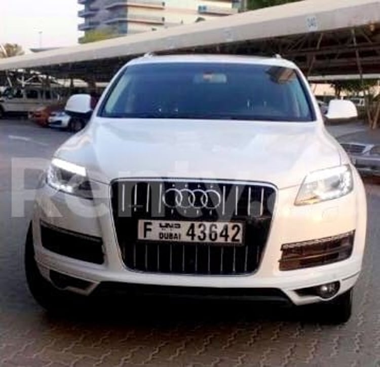 White AUDI  Q7 for rent in Dubai