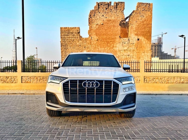 White Audi Q7 for rent in Dubai 7