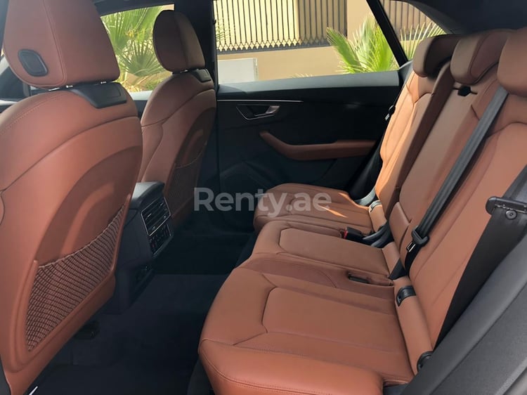 Weiß Audi Q8 zur Miete in Dubai 8