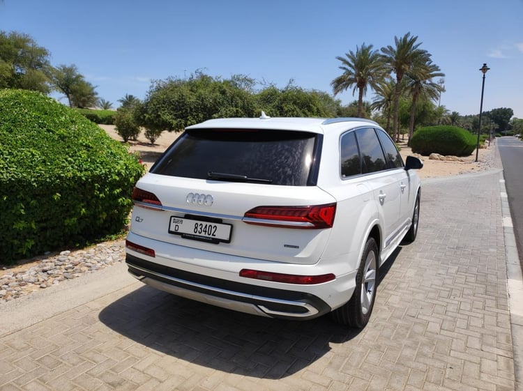 White Audi Q7 for rent in Dubai 2