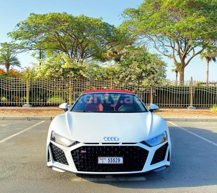 White Audi R8 Spyder V10 for rent in Dubai 2