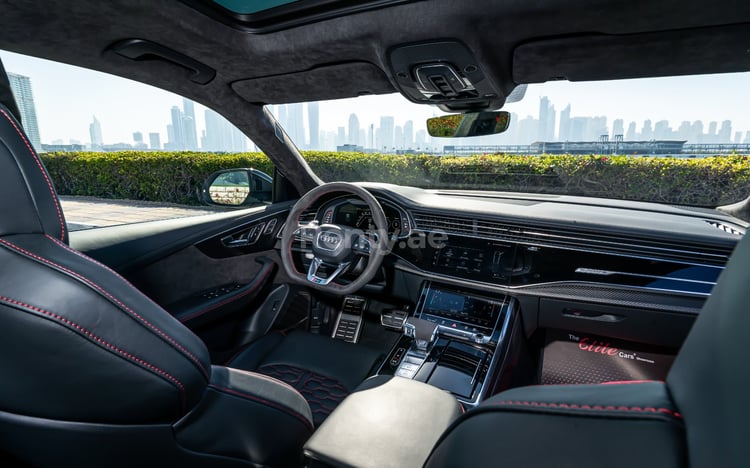 Blanc Audi RSQ8 en location à Sharjah 4