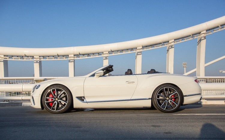 Blanc Bentley Continental GTC V12 en location à Dubai 0