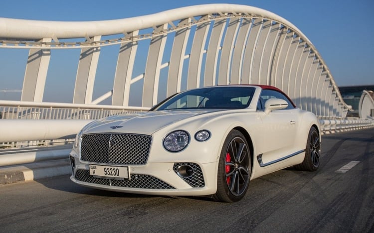 Weiß Bentley Continental GTC V12 zur Miete in Abu-Dhabi