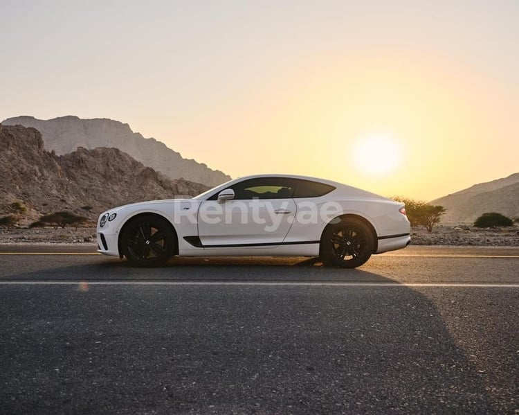 Blanco Bentley Continental GT en alquiler en Abu-Dhabi 4