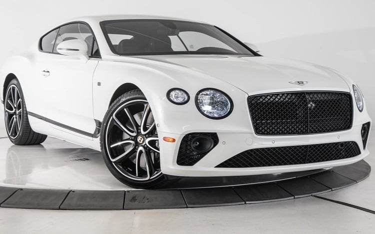 أبيض Bentley Continental للإيجار في الشارقة