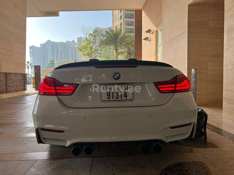 Blanco BMW 4 Series en alquiler en Abu-Dhabi 4