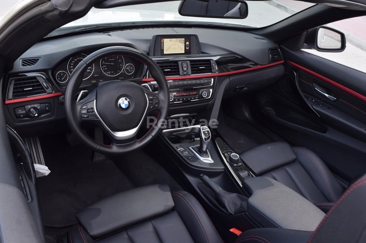 Weiß BMW 420i Cabrio zur Miete in Sharjah 3