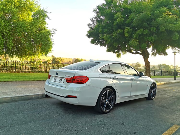 在迪拜租赁白色 BMW 4 Series 0