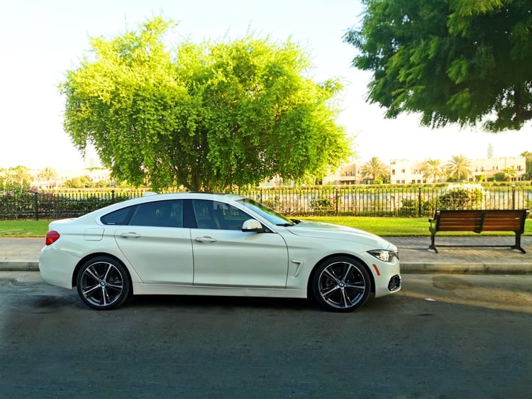 在迪拜租赁白色 BMW 4 Series 3