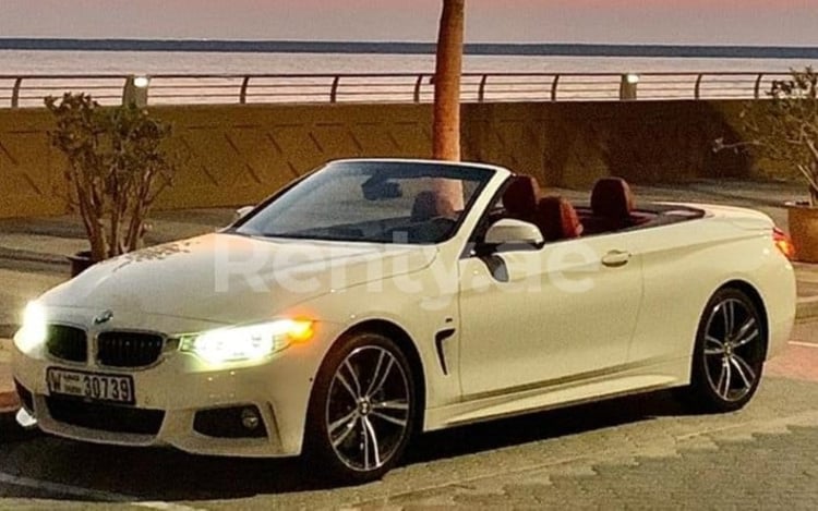 Weiß BMW 435i Convertible zur Miete in Dubai